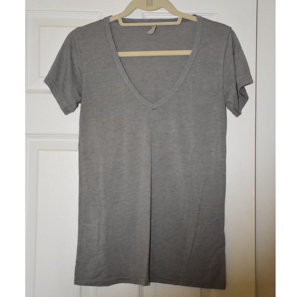 Gray v neck t-shirt